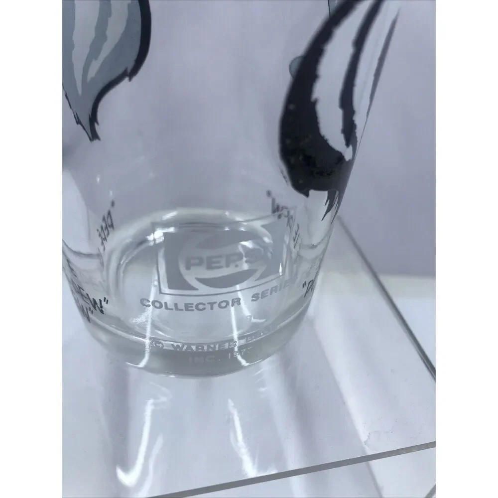 Vintage  PEPE LE PEW Pepsi Glass Collector Series Warner Bros Looney Tunes. Read